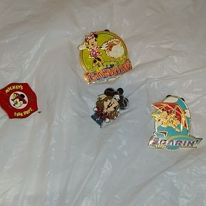 Disney. Mickey and minnie mouse pins